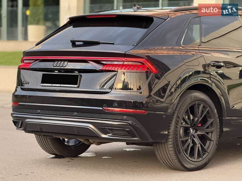 Позашляховик / Кросовер Audi Q8 2018 в Дніпрі