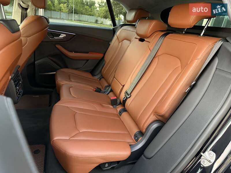 Позашляховик / Кросовер Audi Q8 2018 в Дніпрі