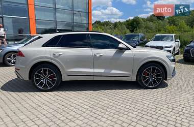 Внедорожник / Кроссовер Audi Q8 2021 в 