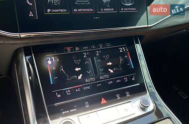 Внедорожник / Кроссовер Audi Q8 2021 в 