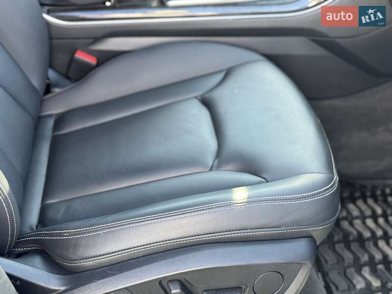 Позашляховик / Кросовер Audi Q8 2018 в Луцьку