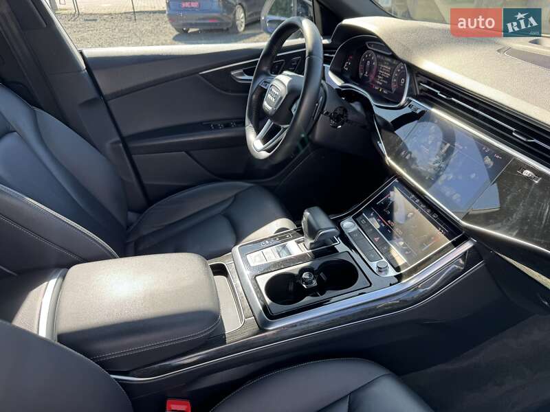 Позашляховик / Кросовер Audi Q8 2018 в Луцьку
