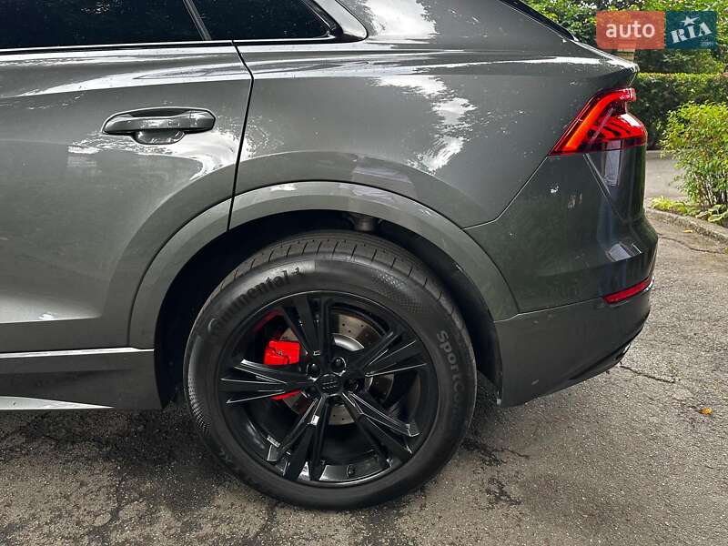 Внедорожник / Кроссовер Audi Q8 2019 в Киеве