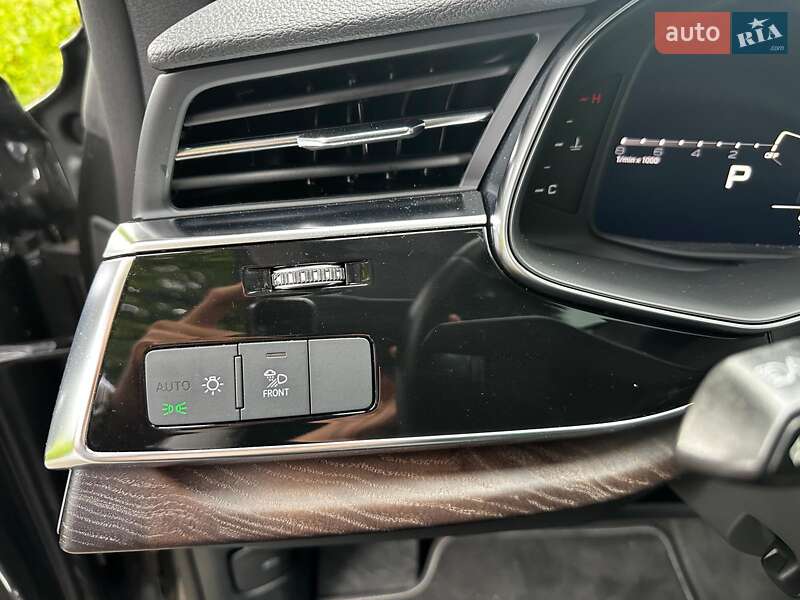 Внедорожник / Кроссовер Audi Q8 2019 в Киеве