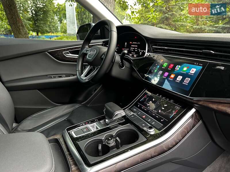 Внедорожник / Кроссовер Audi Q8 2019 в Киеве