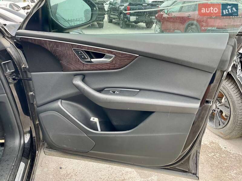 Позашляховик / Кросовер Audi Q8 2018 в Києві
