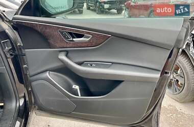 Внедорожник / Кроссовер Audi Q8 2018 в 
