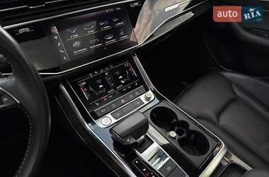 Внедорожник / Кроссовер Audi Q8 2018 в 