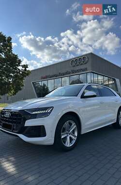 Внедорожник / Кроссовер Audi Q8 2019 в 