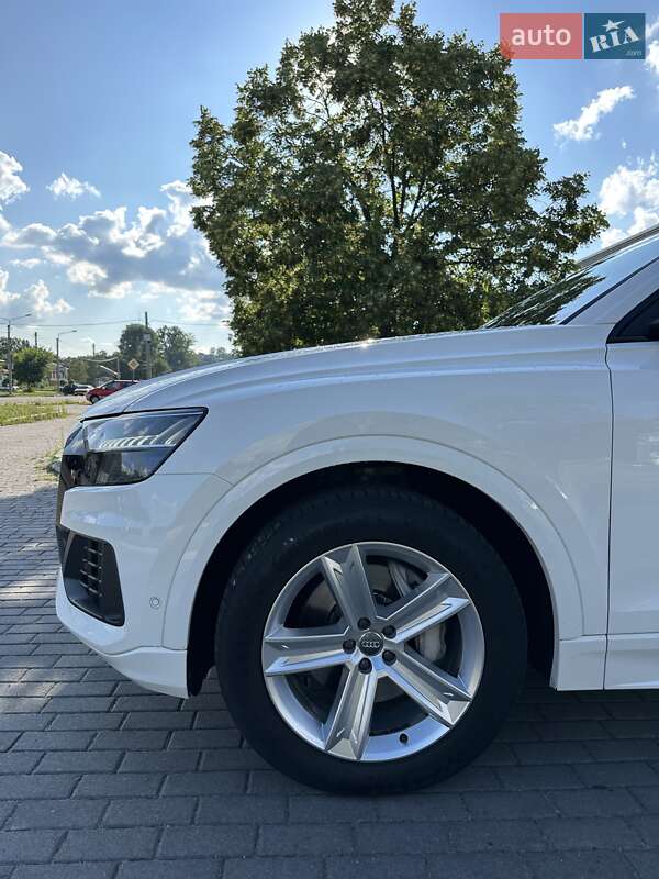 Позашляховик / Кросовер Audi Q8 2019 в Києві