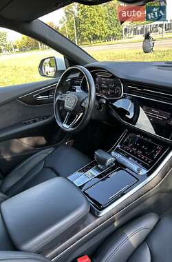 Внедорожник / Кроссовер Audi Q8 2019 в 