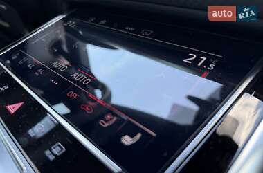 Внедорожник / Кроссовер Audi Q8 2024 в 