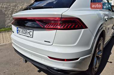 Позашляховик / Кросовер Audi Q8 2021 в 