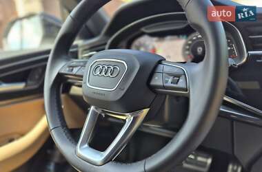 Позашляховик / Кросовер Audi Q8 2021 в 