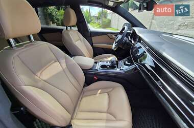 Позашляховик / Кросовер Audi Q8 2021 в 