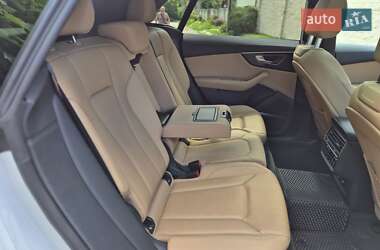 Позашляховик / Кросовер Audi Q8 2021 в 