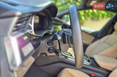 Позашляховик / Кросовер Audi Q8 2021 в 