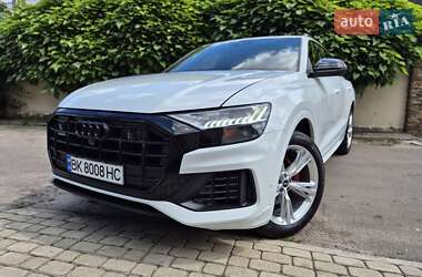 Позашляховик / Кросовер Audi Q8 2021 в 