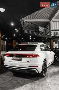 Внедорожник / Кроссовер Audi Q8 2021 в 