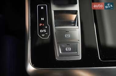 Внедорожник / Кроссовер Audi Q8 2021 в 