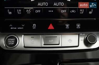 Внедорожник / Кроссовер Audi Q8 2021 в 