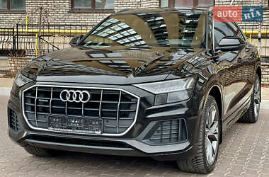 Внедорожник / Кроссовер Audi Q8 2021 в 