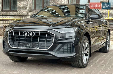Внедорожник / Кроссовер Audi Q8 2021 в 
