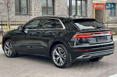 Внедорожник / Кроссовер Audi Q8 2021 в 