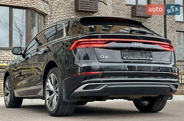 Внедорожник / Кроссовер Audi Q8 2021 в 
