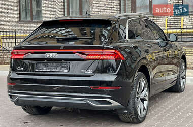Внедорожник / Кроссовер Audi Q8 2021 в 