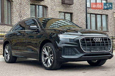 Внедорожник / Кроссовер Audi Q8 2021 в 