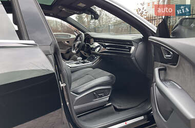 Внедорожник / Кроссовер Audi Q8 2021 в 