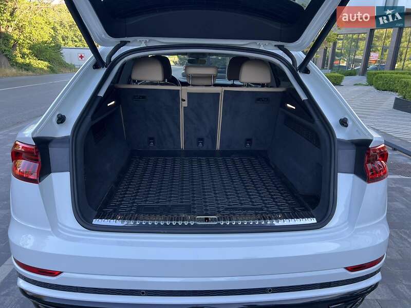 Внедорожник / Кроссовер Audi Q8 2019 в Ужгороде