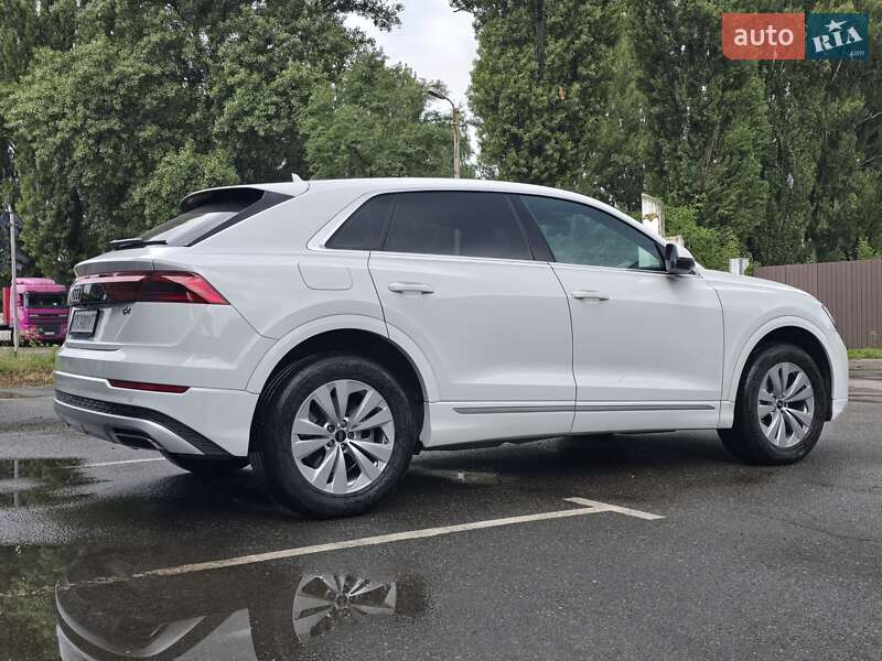 Внедорожник / Кроссовер Audi Q8 2024 в Киеве