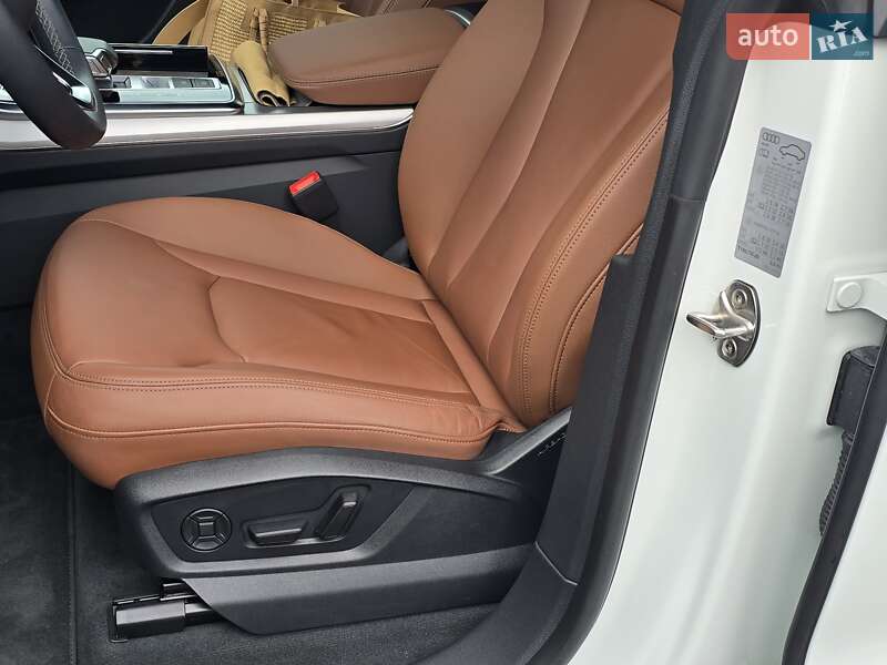 Внедорожник / Кроссовер Audi Q8 2024 в Киеве