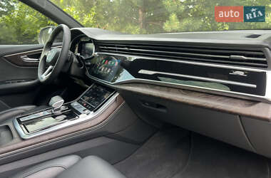 Позашляховик / Кросовер Audi Q8 2020 в 