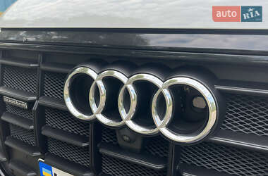 Позашляховик / Кросовер Audi Q8 2020 в 