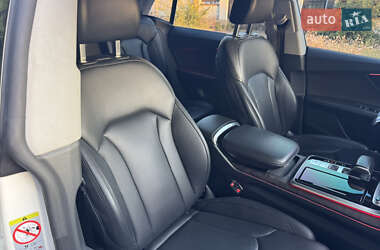 Внедорожник / Кроссовер Audi Q8 2018 в 