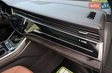 Внедорожник / Кроссовер Audi Q8 2023 в 