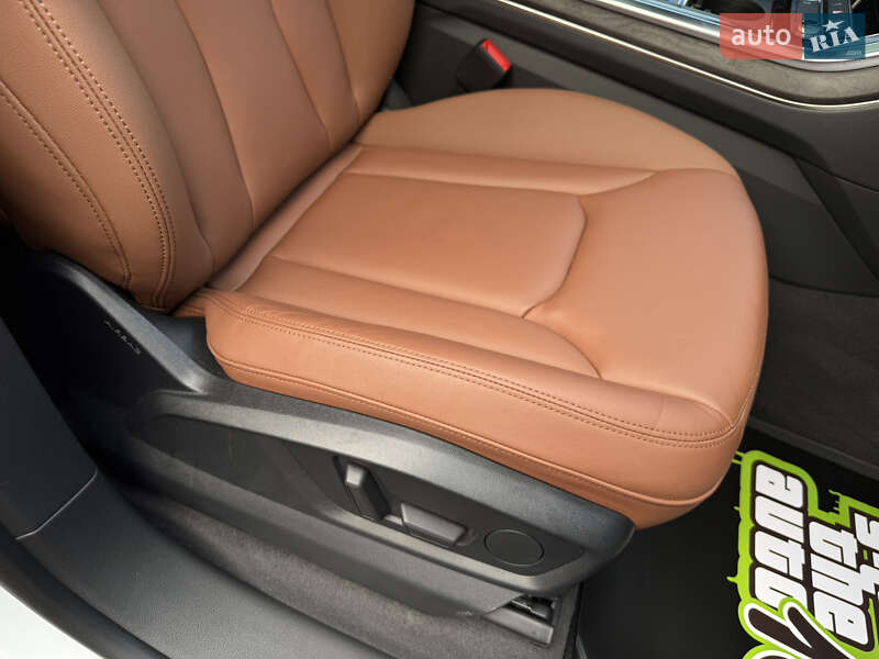 Внедорожник / Кроссовер Audi Q8 2023 в Киеве