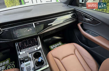 Внедорожник / Кроссовер Audi Q8 2023 в 