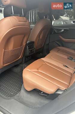 Внедорожник / Кроссовер Audi Q8 2021 в 