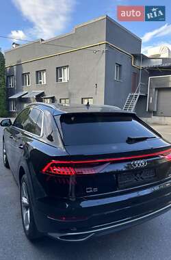 Внедорожник / Кроссовер Audi Q8 2021 в 