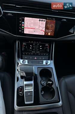 Внедорожник / Кроссовер Audi Q8 2021 в 