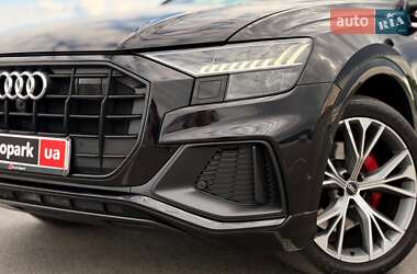 Внедорожник / Кроссовер Audi Q8 2021 в 