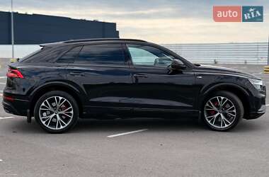 Внедорожник / Кроссовер Audi Q8 2021 в 
