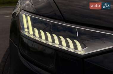 Внедорожник / Кроссовер Audi Q8 2021 в 