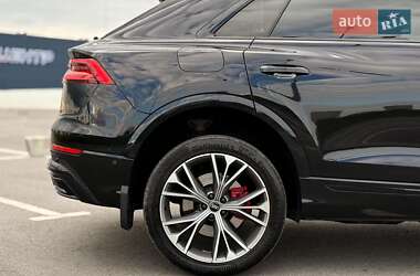 Внедорожник / Кроссовер Audi Q8 2021 в 