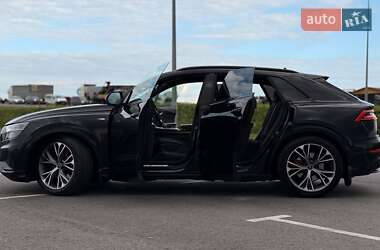 Внедорожник / Кроссовер Audi Q8 2021 в 