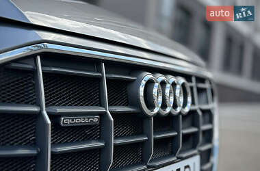 Внедорожник / Кроссовер Audi Q8 2019 в 